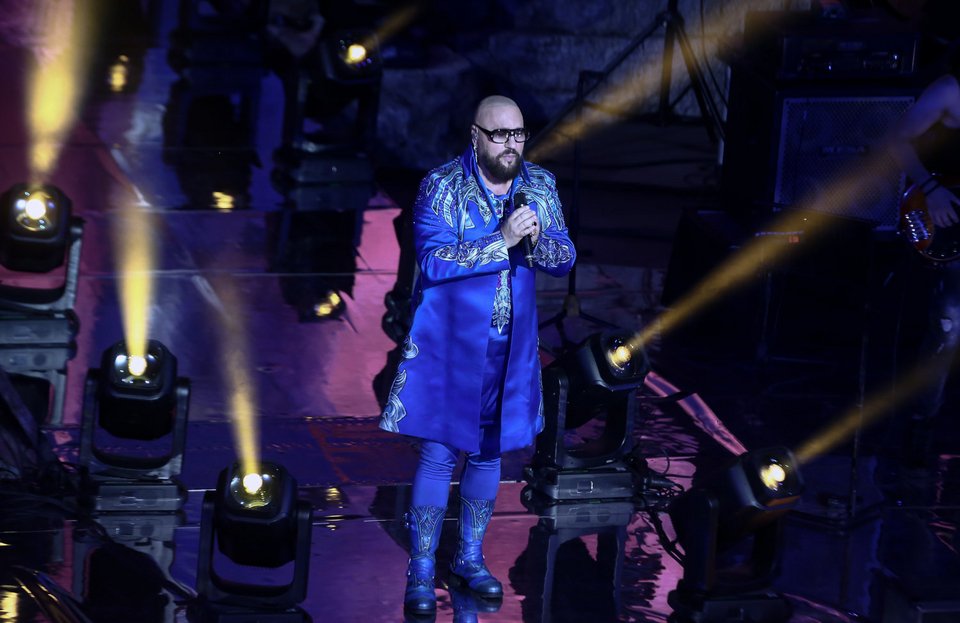 Ο Desmond Child με το μικρόφωνο / Φωτογραφία: Intime-ΤΖΑΜΑΡΟΣ ΠΑΝΑΓΙΩΤΗΣ
