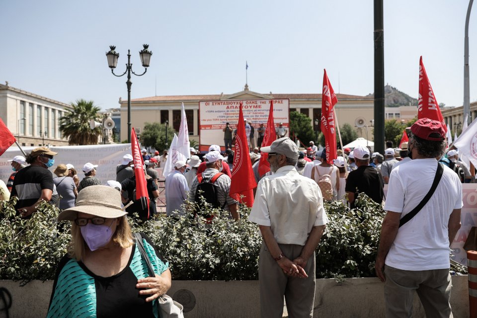 Πορεία συνταξιούχων στο κέντρο της Αθήνας / ΒΑΣΙΛΗΣ ΡΕΜΠΑΠΗΣ/EUROKINISSI