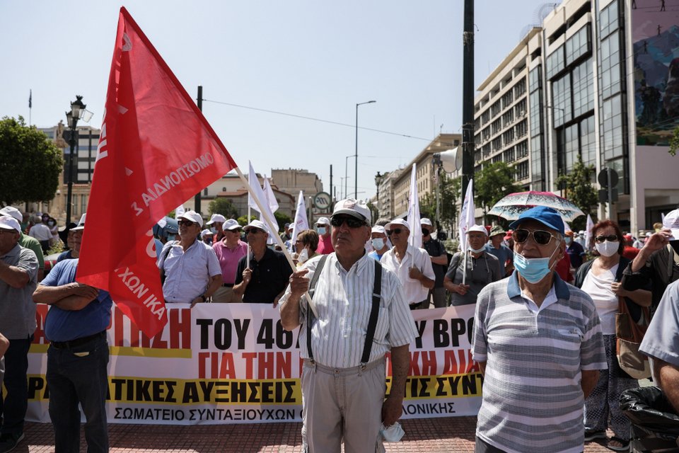 Πορεία συνταξιούχων στο κέντρο της Αθήνας / ΒΑΣΙΛΗΣ ΡΕΜΠΑΠΗΣ/EUROKINISSI