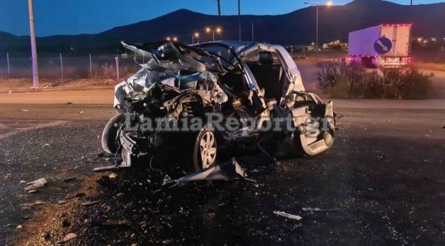 Το αυτοκίνητο έγινε μια άμορφη μάζα σιδερικών