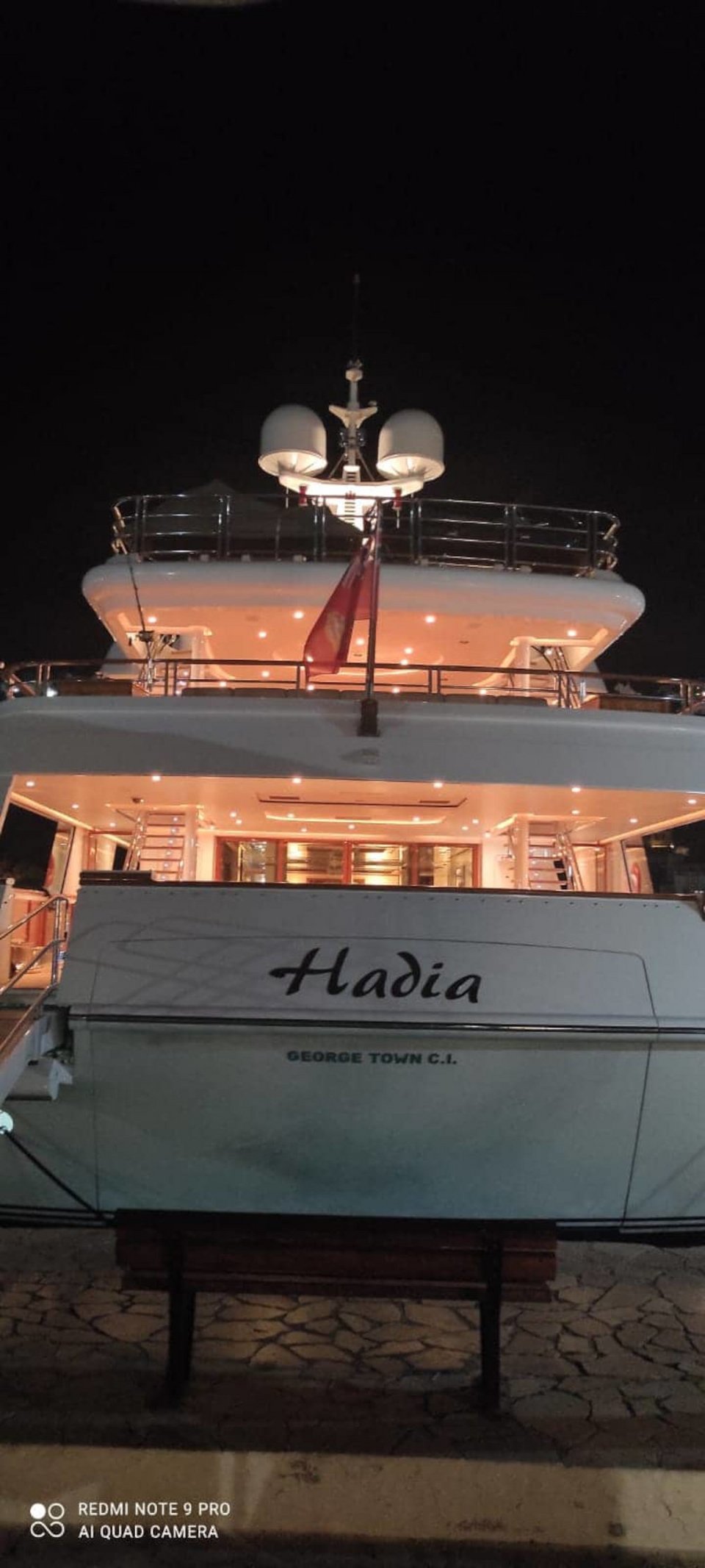 Mega yacht στο λιμάνι της Σύμης / Παναγιώτης Γεωργίου