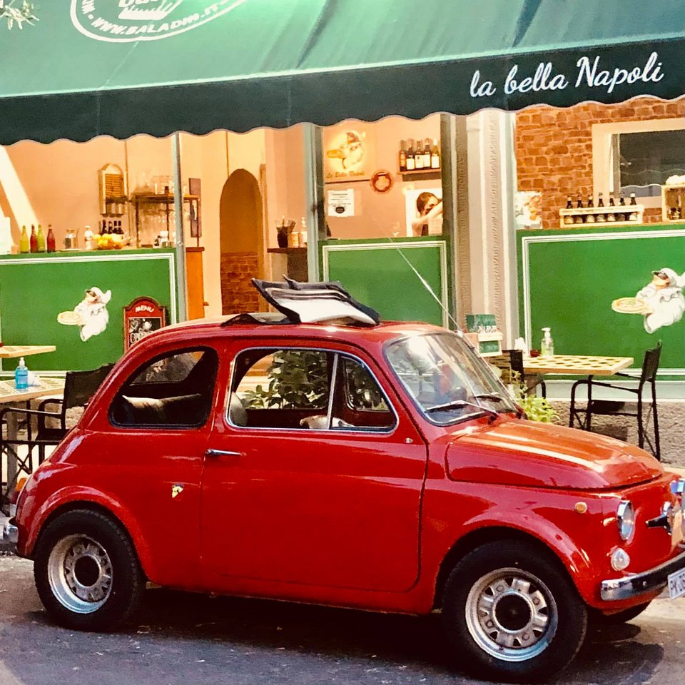 H πιτσαρία La Bella Napoli στo Νέο Κόσμο.
