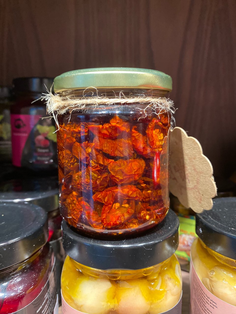 Λιαστή ντομάτα που παράγει το Περιβόλι στη Βάρη. 