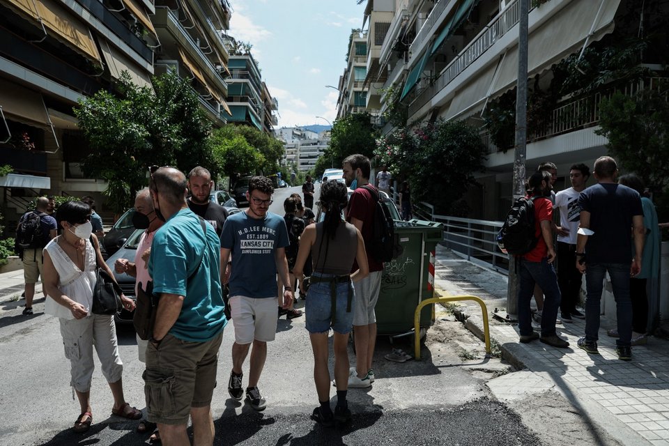 Κόσμος συγκεντρώθηκε για να διαμαρτυρηθεί για την κατάσχεση