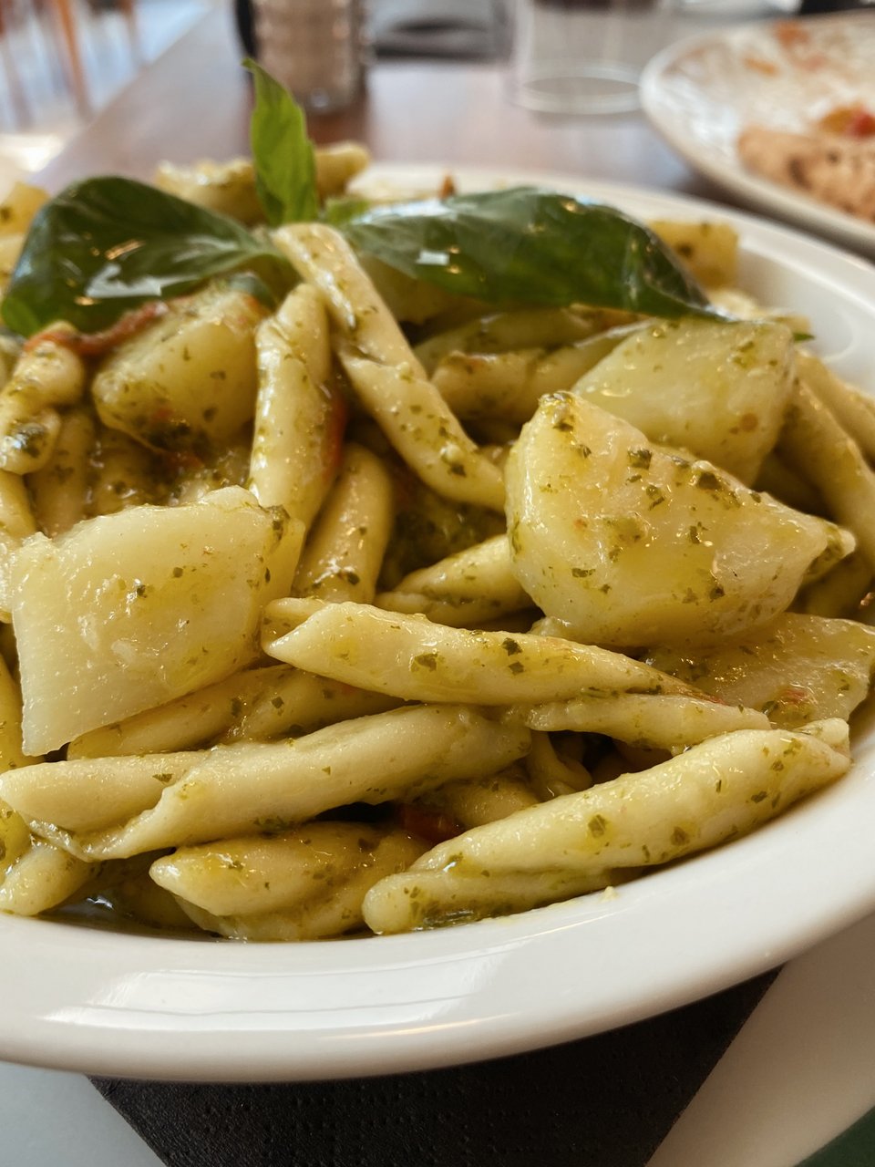 Ένα υπέροχο πιάτο ζυμαρικών garganelli με πέστο στηn τρατορία La Ricotta στη Νέα Σμύρνη. 