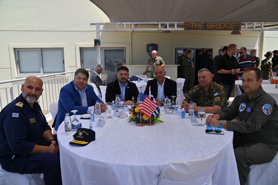 Ο υφυπουργός Εθνικής Άμυνας παρακολούθησε την άσκηση μαζί με τον υπουργό Εξωτερικών Νίκο Δένδια, τον Αμερικανό πρέσβη στην Αθήνα George Tsunis και τον αρχηγό ΓΕΕΘΑ στρατηγό Κωνσταντίνο Φλώρο