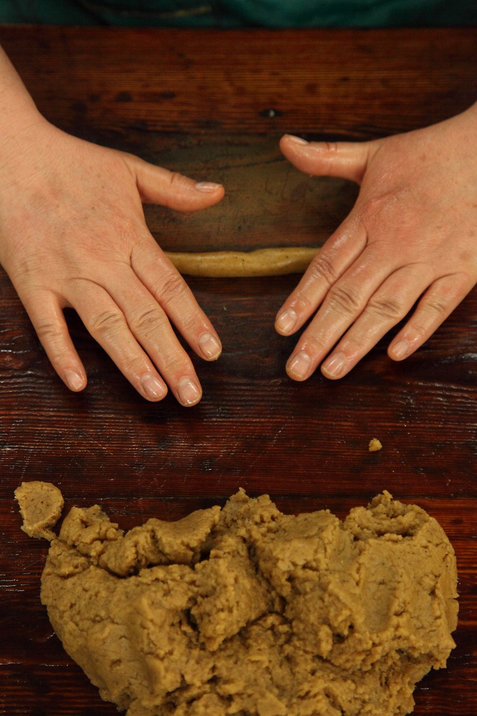 Η ζύμη από την οποία πλάθονται τα κουλούρια. 