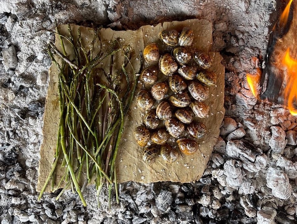 Xοχλιοί μπουμπουριστοί στο farm-to-table εστιατόριο Peskesi - Φωτογραφία: Peskesi/Instagram