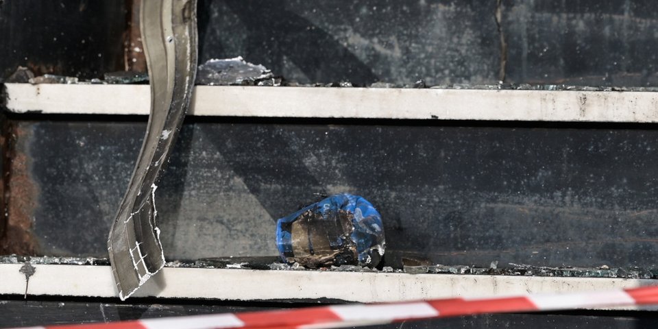 Γκαζάκι από την επίθεση στον Real Group / ΦΩΤΟΓΡΑΦΙΑ: EUROKINISSI
