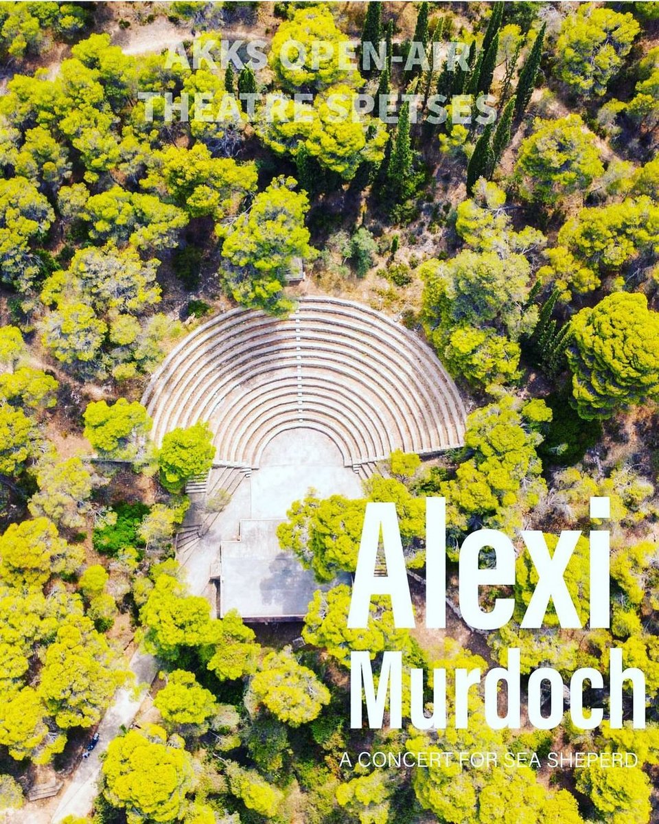 To ανοιχτό θέατρο της Αναργυρείου και Κοργιαλενείου Σχολής των Σπετσών- Φωτογραφία: mliaroutsos via alximrdch/Instagram