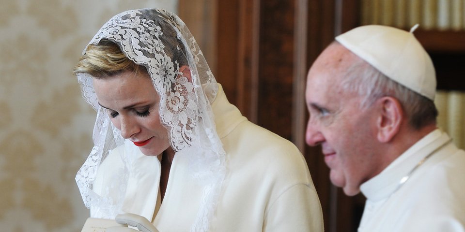 Η εμφάνιση στα λευκά της Σαρλίν του Μονακό στο Βατικανό το 2016 ASSOCIATED PRESS