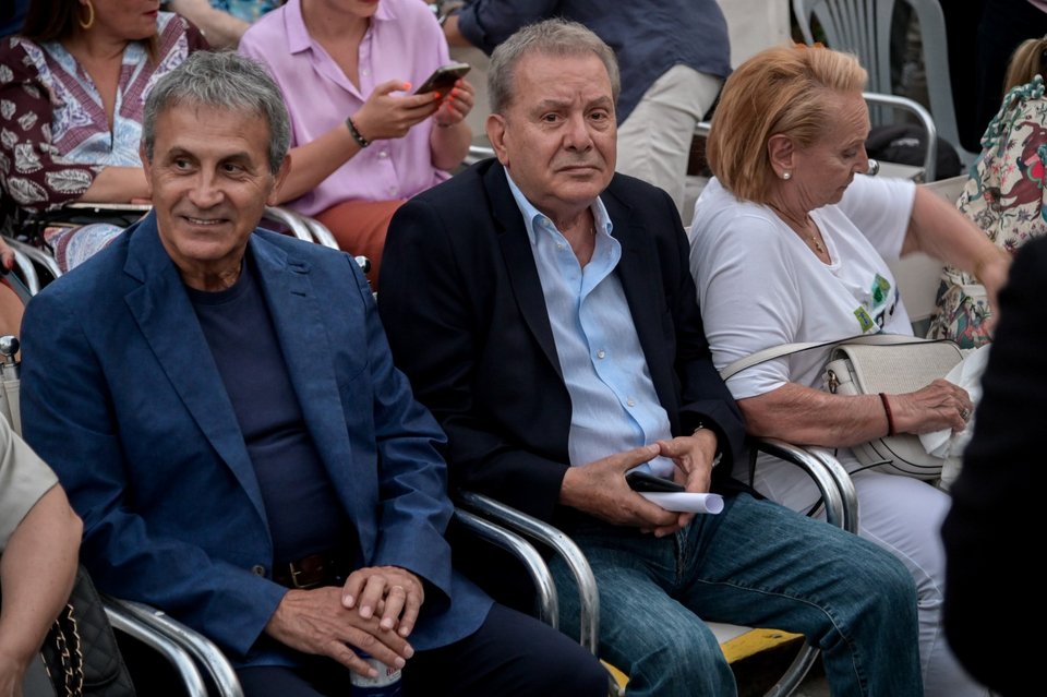 Ο Γιώργος Νταλάρας και ο Μανώλης Μητσιάς / Φωτογραφία: ΜΙΧΑΛΗΣ ΚΑΡΑΓΙΑΝΝΗΣ-ΕUROKINISSI