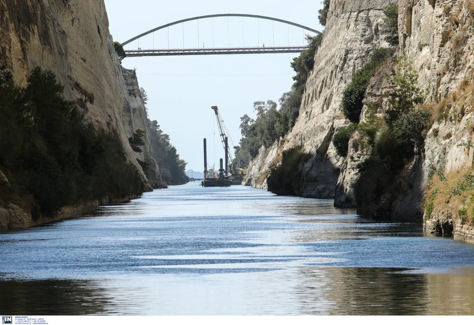 Από τις εργασίες συντήρησης στη Διώρυγα της Κορίνθου