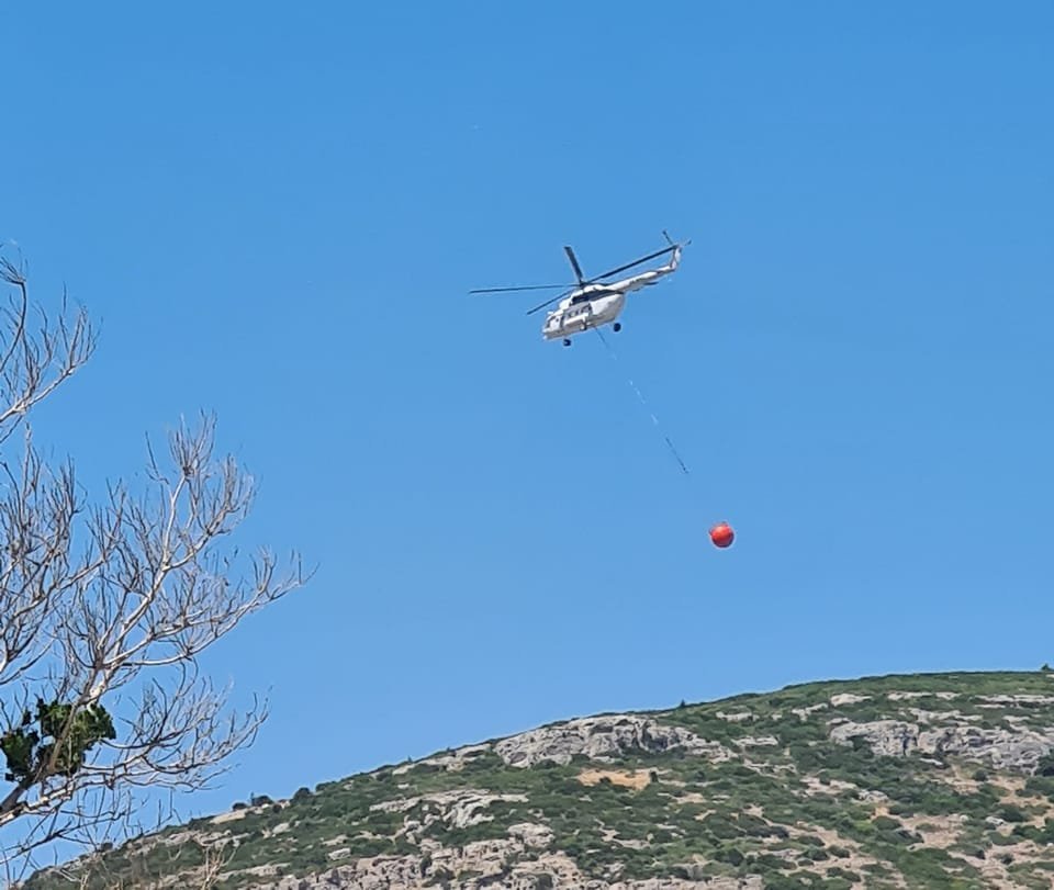 Το μοιραίο ελικόπτερο φεύγοντας από το αεροδρόμιο Σάμου για την κατάσβεση της φωτιάς