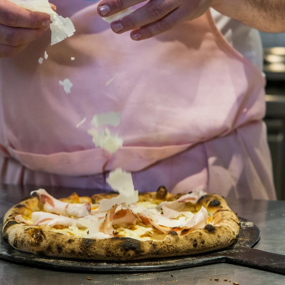 Πίτσα στο Εtien pizza bar - Φωτογραφία: etienpizzabar/Instagram