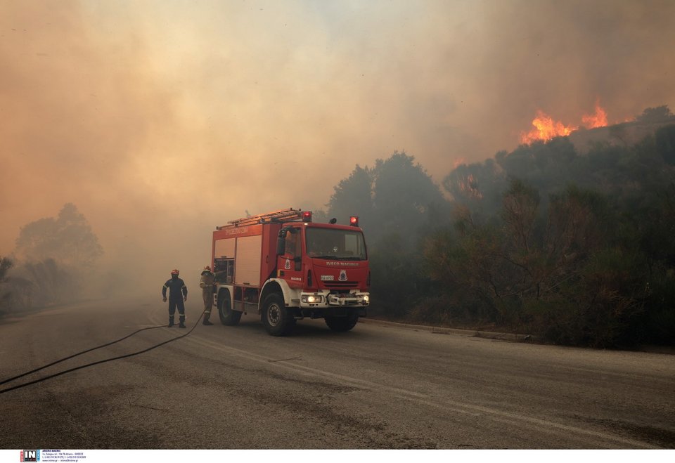 Μεγάλη πυρκαγιά με διπλό μέτωπο στην Πεντέλη - Φωτογραφία: Intimenews/ΓΙΑΝΝΗΣ ΛΙΑΚΟΣ