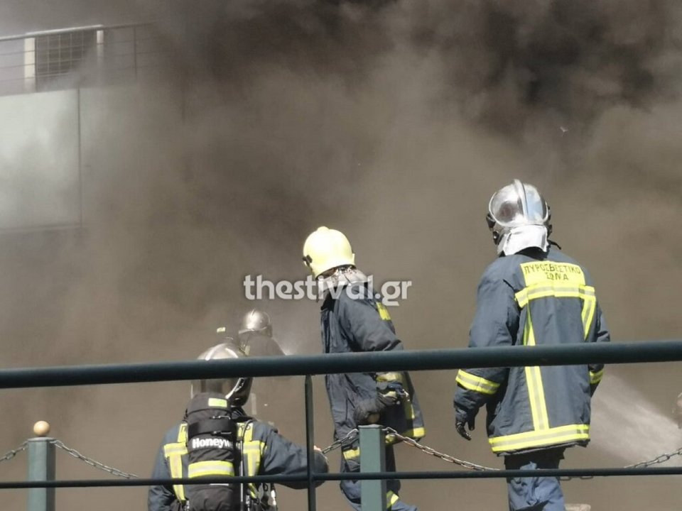 Φωτιά σε κατάστημα Μουστάκας στη Θεσσαλονίκη / Φωτογραφία: thestival.gr