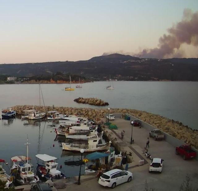 Η φωτιά όπως φαίνεται από Live Camera της Φοινικούντας στις 20:33