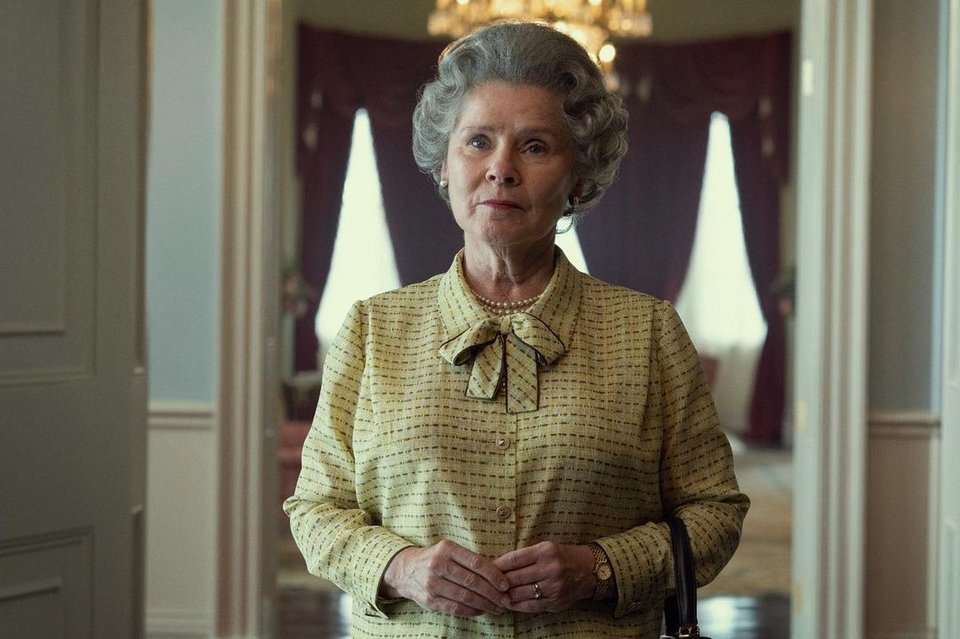 H Imelda Staunton ως βασίλισσα Ελισάβετ