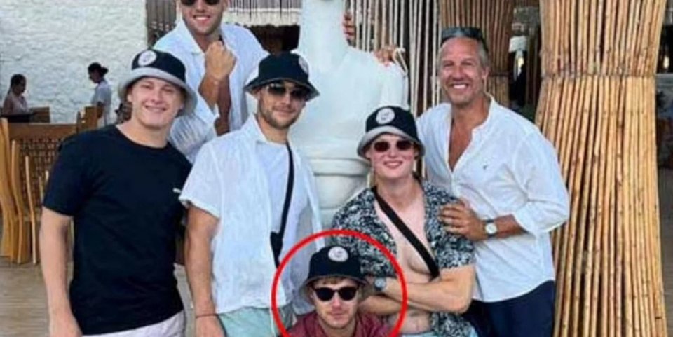 Ο Τζακ Φέντον στη Μύκονο με τους φίλους του πριν από το δυστύχημα / Φωτογραφία: Daily Mail