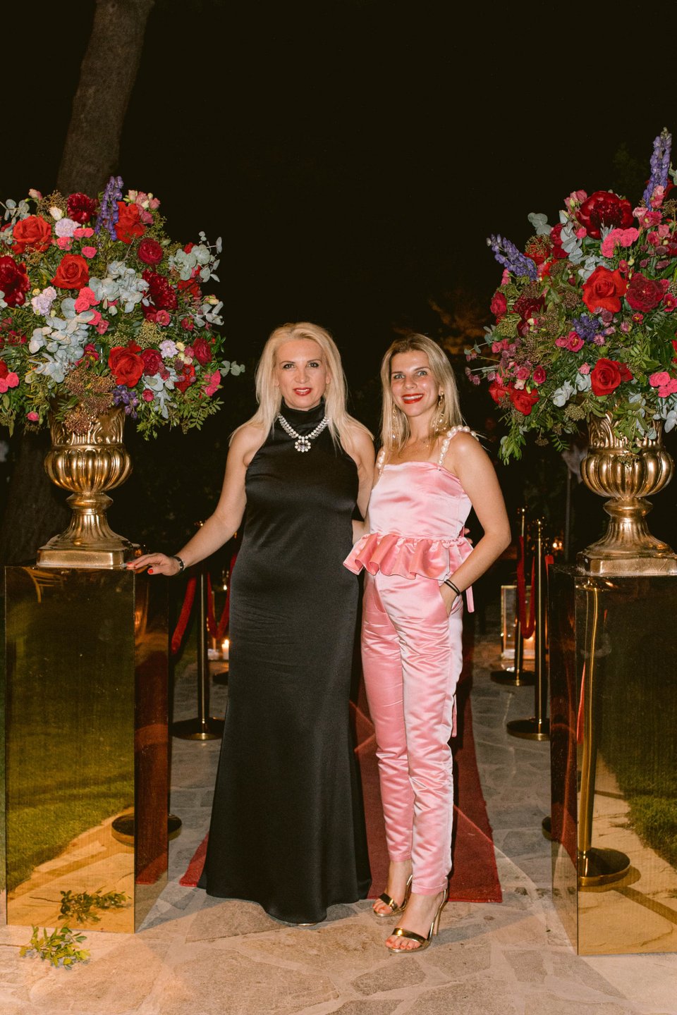 Όλγα και Ιωάννα Καραβερβέρη 