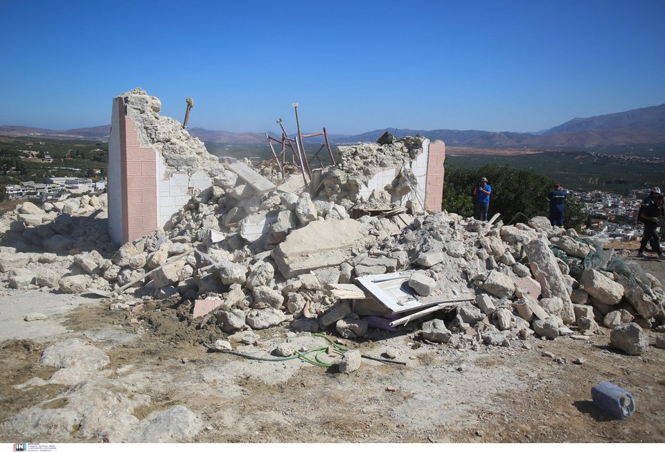 Ο ιερός ναός του Προφήτη Ηλία είχε καταρρεύσει από τον σεισμό του 2021