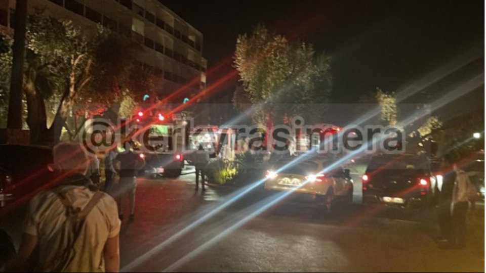 Η Πυροσβεστική στο σημείο της φωτιάς / kerkyrasimera.gr