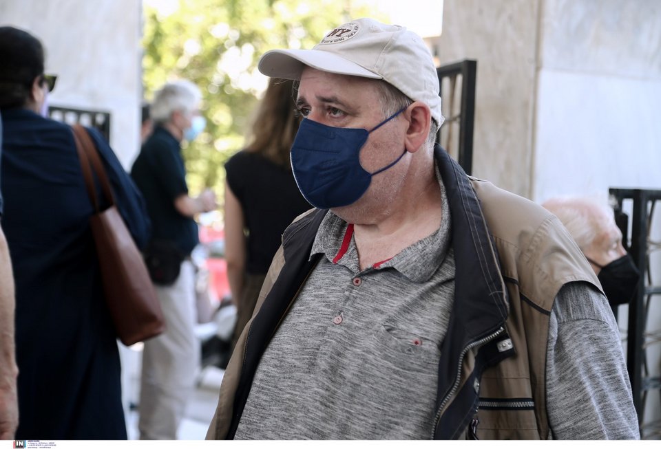 Ο Νίκος Φίλης στην κηδεία του Ηλία Νικολακόπουλου -Φωτογραφία: Intimenews/TΖΑΜΑΡΟΣ ΠΑΝΑΓΙΩΤΗΣ