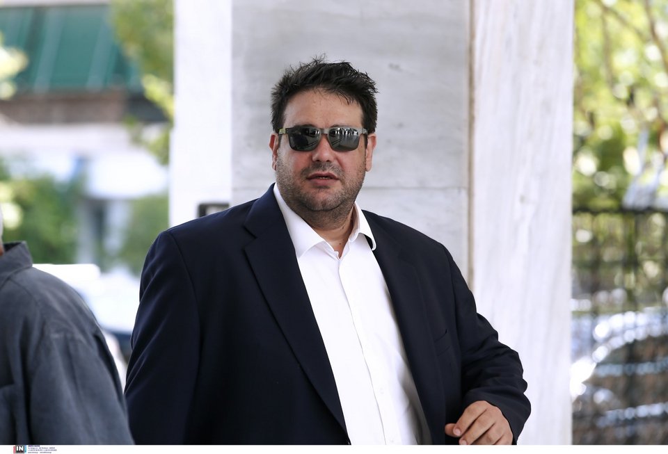 Ο Θοδωρής Λιβάνιος στην κηδεία του Ηλία Νικολακόπουλου -Φωτογραφία: Intimenews/TΖΑΜΑΡΟΣ ΠΑΝΑΓΙΩΤΗΣ