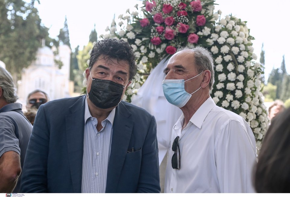 Ο Αλέξης Παπαχελάς στην κηδεία του Ηλία Νικολακόπουλου -Φωτογραφία: Intimenews/TΖΑΜΑΡΟΣ ΠΑΝΑΓΙΩΤΗΣ