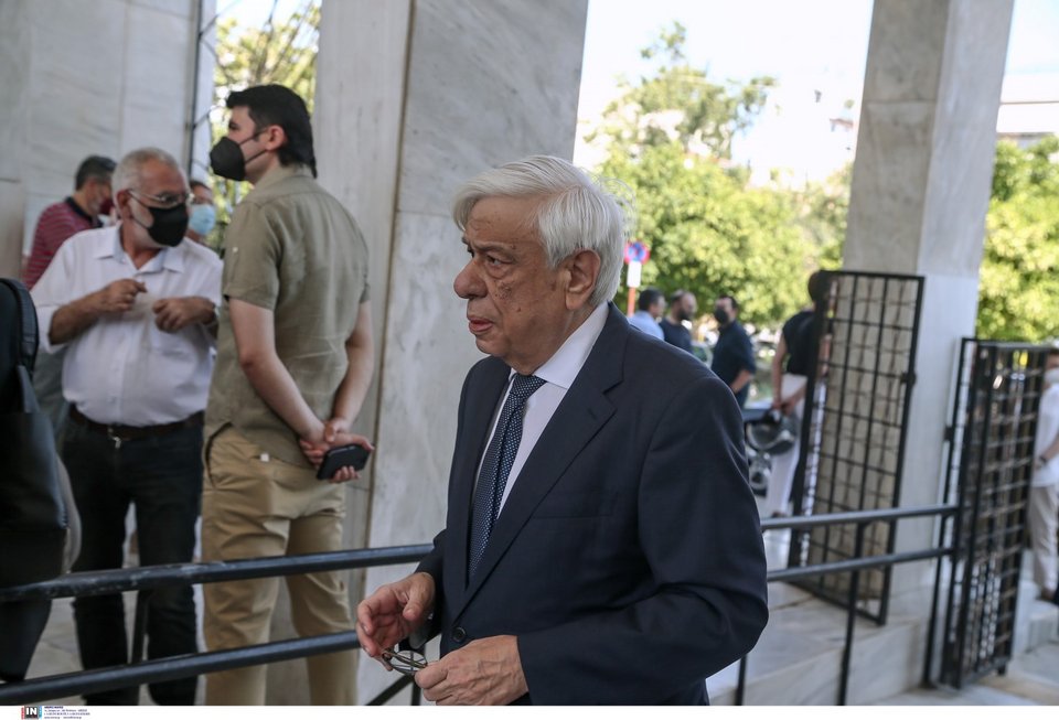 Ο Προκόπης Παυλόπουλος στην κηδεία του Ηλία Νικολακόπουλου -Φωτογραφία: Intimenews/TΖΑΜΑΡΟΣ ΠΑΝΑΓΙΩΤΗΣ