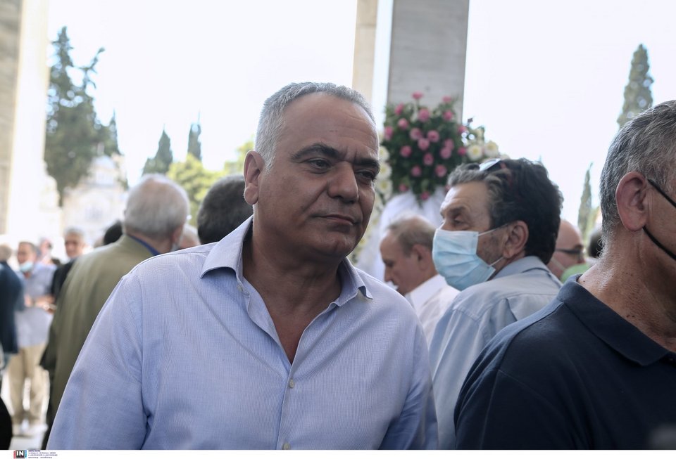 Ο Πάνος Σκουρλέτης στην κηδεία του Ηλία Νικολακόπουλου -Φωτογραφία: Intimenews/TΖΑΜΑΡΟΣ ΠΑΝΑΓΙΩΤΗΣ