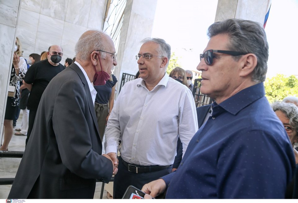 Ο υπουργός Προστασίας του Πολίτη Τάκης Θεοδωρικάκος στην κηδεία του Ηλία Νικολακόπουλου -Φωτογραφία: Intimenews/TΖΑΜΑΡΟΣ ΠΑΝΑΓΙΩΤΗΣ