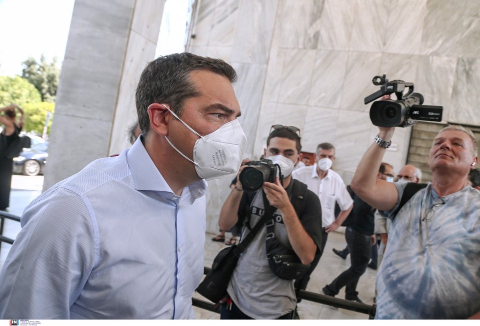 Ο Αλέξης Τσίπρας στο Α' Νεκροταφείο για την κηδεία του Ηλία Νικολακόπουλου -Φωτογραφία: Intimenews/TΖΑΜΑΡΟΣ ΠΑΝΑΓΙΩΤΗΣ