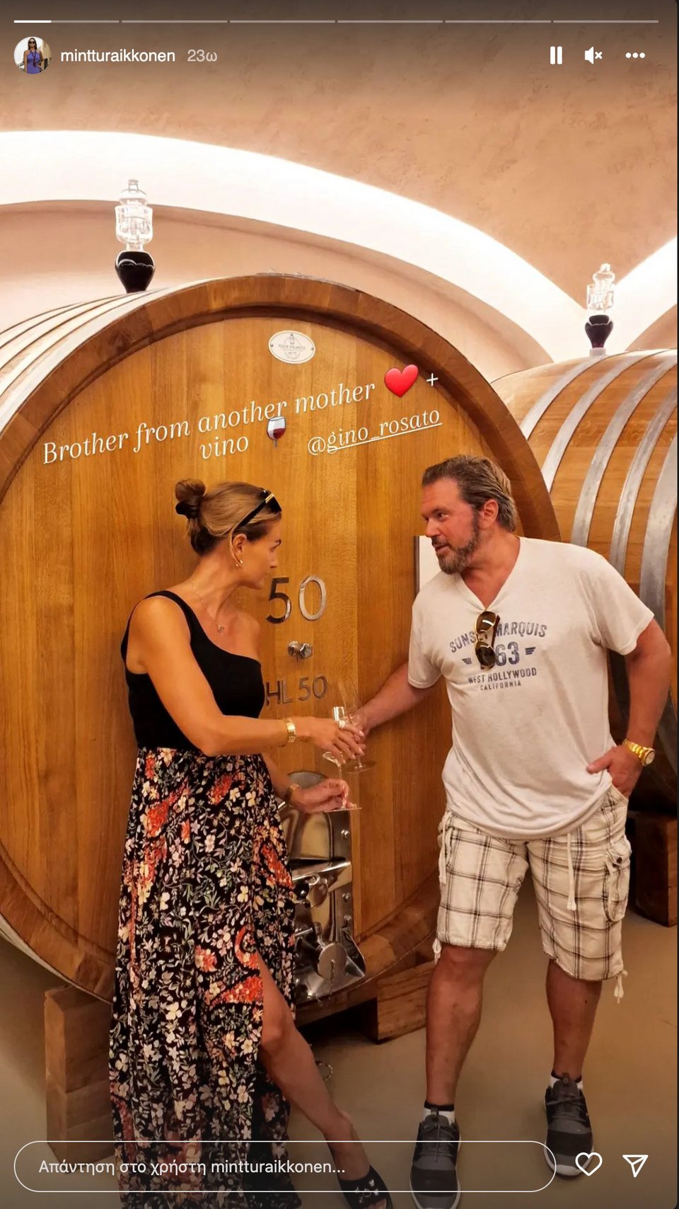 Η σύζυγος του Κimi Raikkonen Μintu με τον Gino Rosato από τις διακοπές τους αυτές τις ημέρες στην Τοσκάνη.