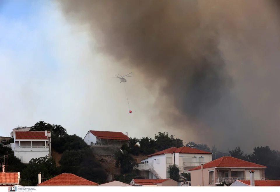 Incendiul din Lesvos prin 20 de fotografii și videoclipuri șocante - Flăcările au ajuns la plajă Foto: INTIME/LAGOUTARIS MANOLIS
