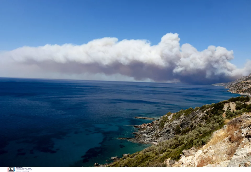 Incendiul din Lesvos prin 20 de fotografii și videoclipuri șocante - Flăcările au ajuns la plajă Foto: INTIME/LAGOUTARIS MANOLIS
