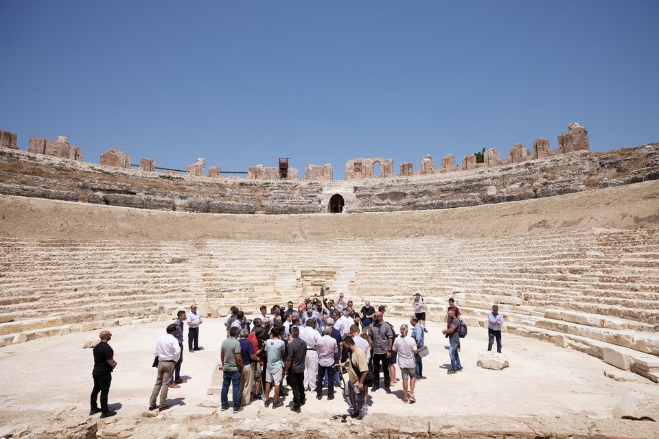 Ο Κυριάκος Μητσοτάκης και η Λίνα Μενδώνη στον αρχαιολογικό χώρο της Νικόπολης, στην Πρέβεζα / Φωτογραφία: ΔΗΜΗΤΡΗΣ ΠΑΠΑΜΗΤΣΟΣ/ΓΡΑΦΕΙΟ ΤΥΠΟΥ ΠΡΩΘΥΠΟΥΡΓΟΥ/EUROKINISSI
