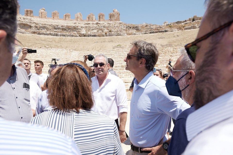 Ο Κυριάκος Μητσοτάκης και η Λίνα Μενδώνη στον αρχαιολογικό χώρο της Νικόπολης στην Πρέβεζα / Φωτογραφία: ΔΗΜΗΤΡΗΣ ΠΑΠΑΜΗΤΣΟΣ/ΓΡΑΦΕΙΟ ΤΥΠΟΥ ΠΡΩΘΥΠΟΥΡΓΟΥ/EUROKINISSI