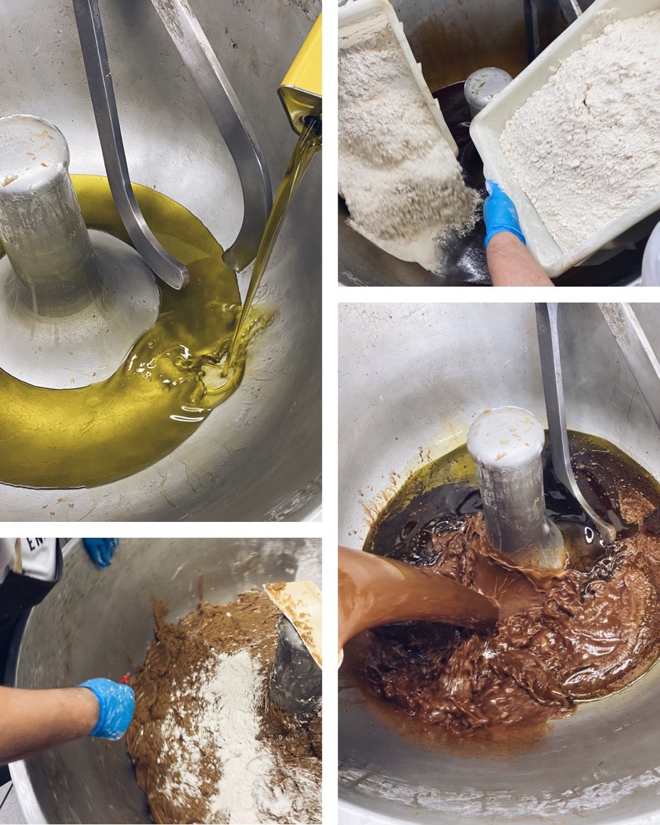 Ελαιόλαδο, μούστος, αλεύρι και το μυστικό μείγμα μέσα σε ένα γιγαντιαίο αναδευτήρι. 