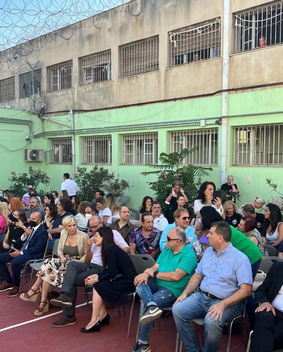 Δικηγόροι κι εργαζόμενοι στις φυλακές μεταξύ των καλεσμένων / Φωτογραφία: Twitter