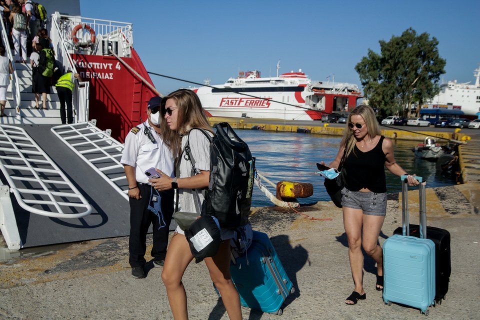 Κίνηση στο λιμάνι του Πειραιά / EUROKINISSI