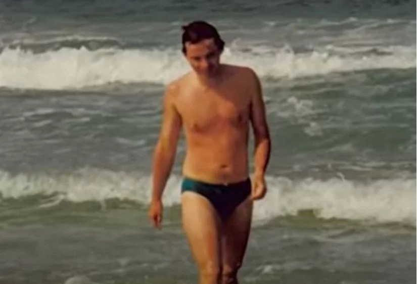 Ο Rolf είναι αγνώριστος σε αυτή τη φωτογραφία καθώς δεν έχει τατουάζ