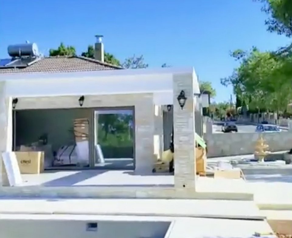 Αυτό είναι το σπίτι-δώρο που έφτιαξαν οι γονείς του Μαυρίκιου Μαυρικίου στην Ιλάειρα Ζήση