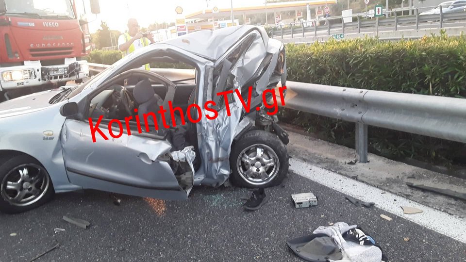 Το πίσω μέρος της καμπίνας του αυτοκινήτου που οδηγούσε ο 15χρονος διαλύθηκε