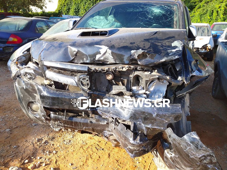 Σε άμορφη μάζα σιδερικών μετατράπηκε το αυτοκίνητο της παρέας