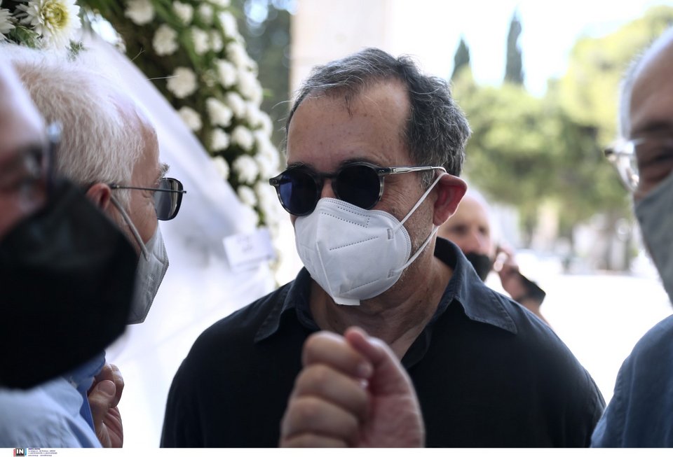 Ο Παύλος Τσίμας στην κηδεία του Ηλία Νικολακόπουλου -Φωτογραφία: Intimenews/TΖΑΜΑΡΟΣ ΠΑΝΑΓΙΩΤΗΣ
