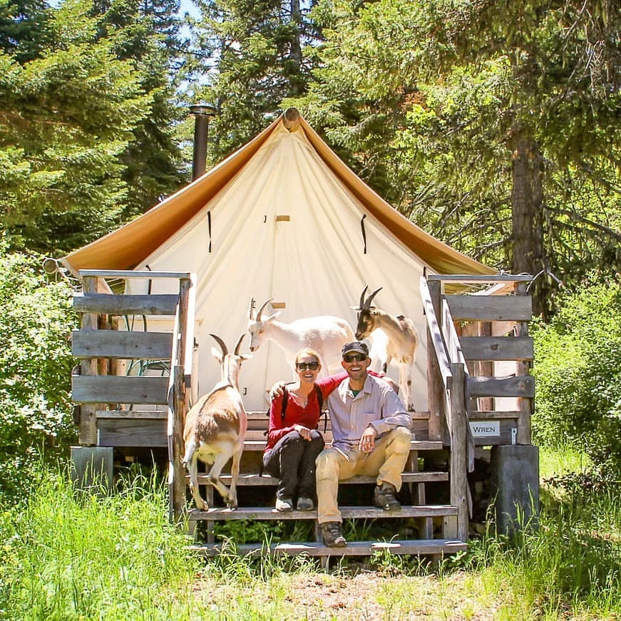 ζευγάρι μήνα μέλιτος ταξιδεύει 10 χρόνια 