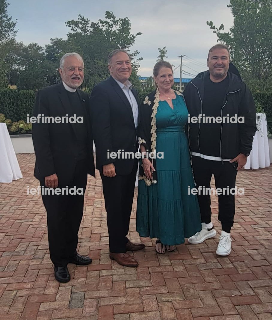 Ο Fr Αλεξ με το ζεύγος Πομπέο και τον Αντώνη Ρέμο