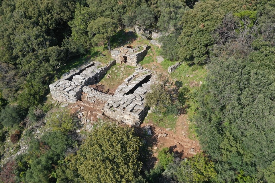 Το συγκρότημα δρακόσπιτων στην θέση Πάλλη-Λάκα